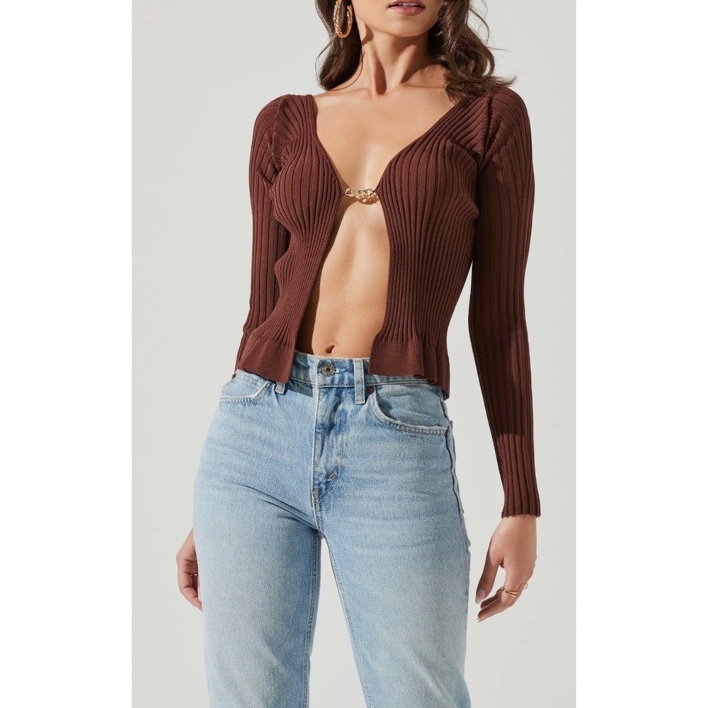 NWT ASTR the Label Angelique Ribbed-Knit Brown Cardigan Cropped Gold Chain Sz M